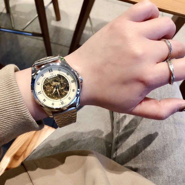 ブランド時計側面デザイン